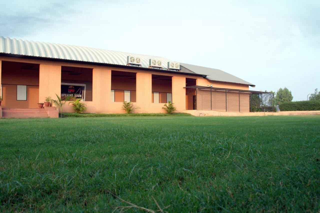 Santu Basil - An Eco Resort Bhavnagar Bagian luar foto