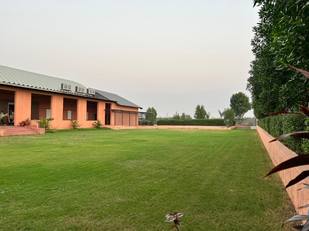 Santu Basil - An Eco Resort Bhavnagar Bagian luar foto