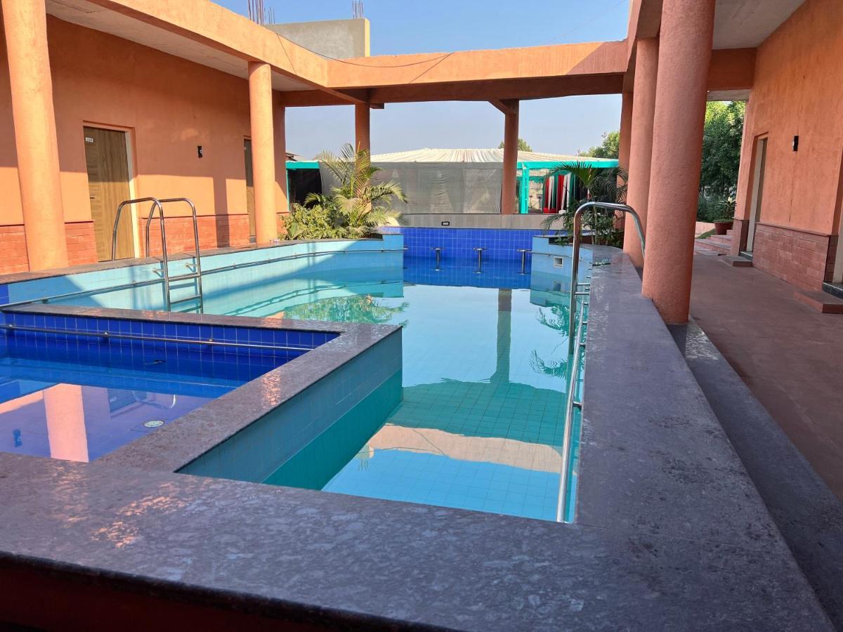 Santu Basil - An Eco Resort Bhavnagar Bagian luar foto